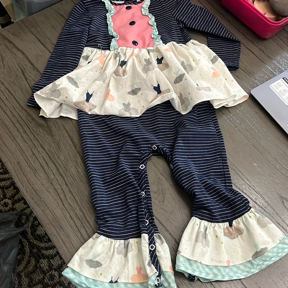 B42 RicRac&Ruffles 3T romper— navy/white stripes, tutu star accent print EUC